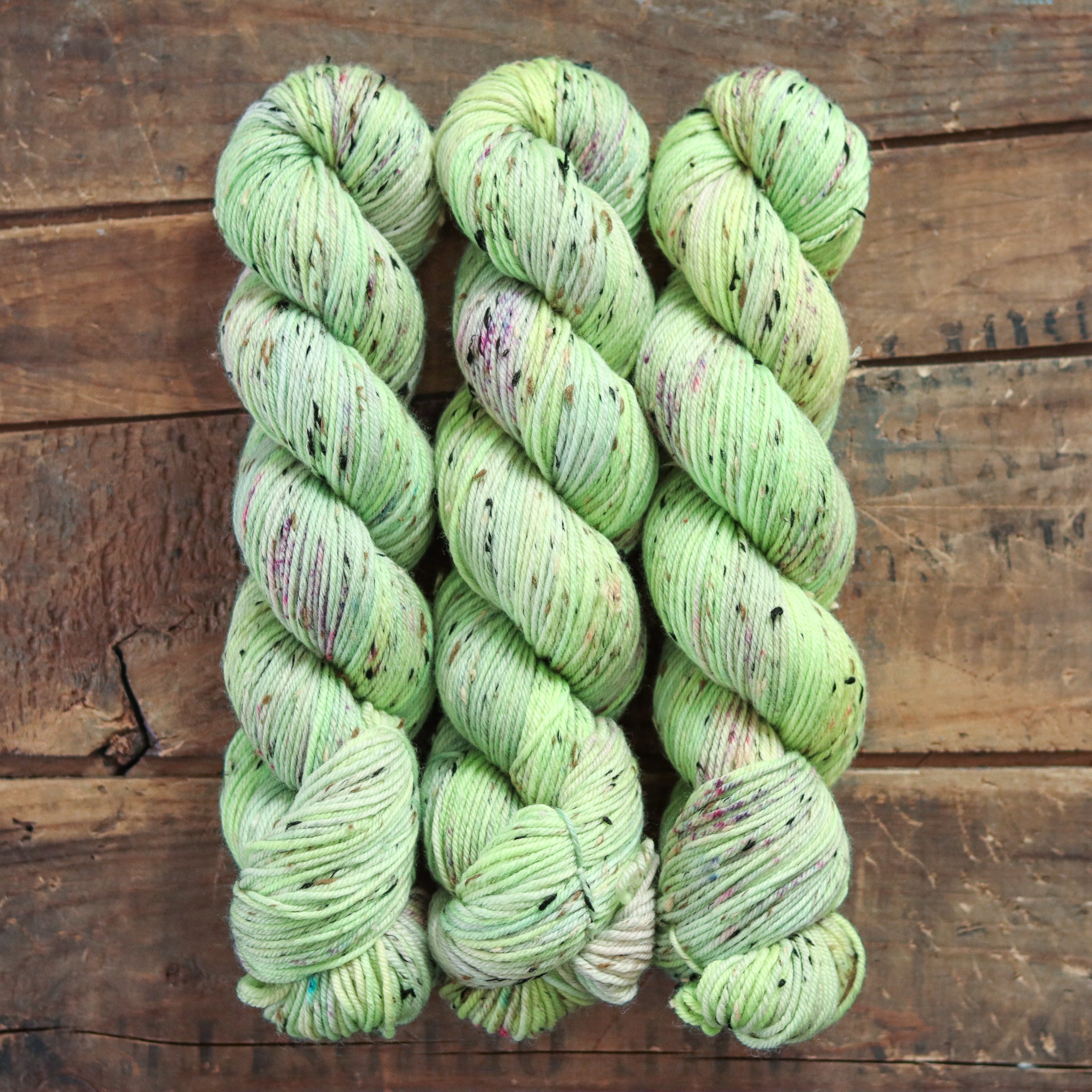 Neon Pistachio | wood lily dk